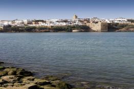 Image du Maroc Professionnelle de  La kasbah des Oudaïas de Rabat est une magnifique petite forteresse surplombant l'embouchure du fleuve Bouregreg érigée par les Almoravides pour lutter contre les tribus Berghouatas, elle séduit par sa quiétude et sa lumière.  Jeudi 6 Octobre 2011. (Photo / Abdeljalil Bounhar)
